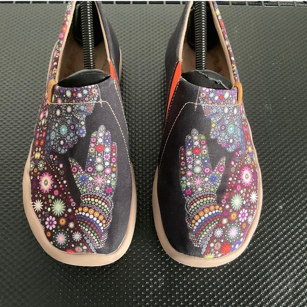 UIN‎ Toledo Women 7 Hamsa Hand Floral Canvas Slip On Walking Shoes Black Multi - Picture 2 of 12